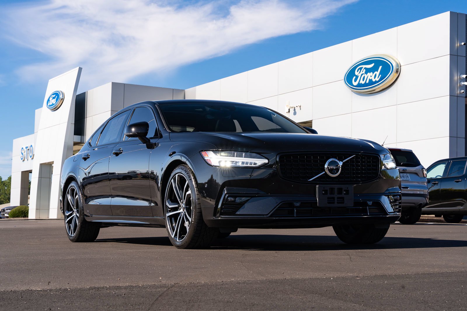 Certified Used 2021 Black Volvo T6 R-Design image 1