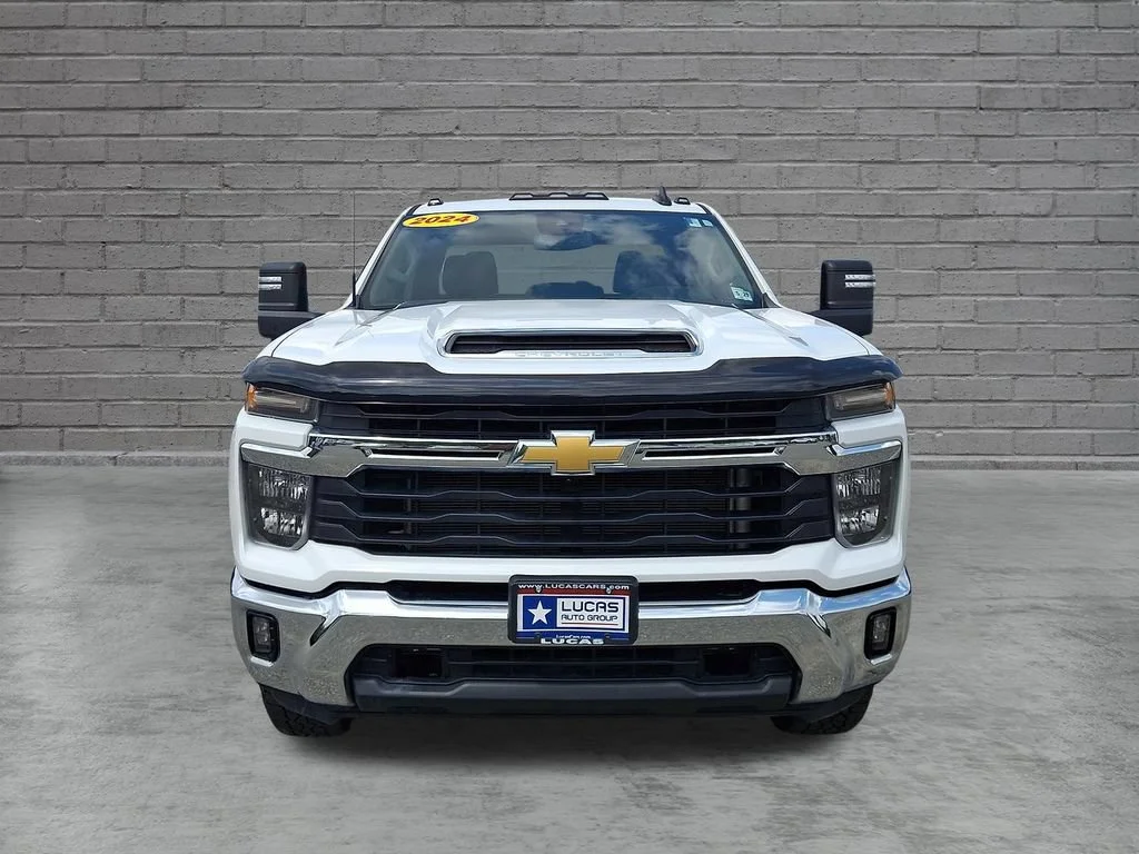 Used 2024 Summit White Chevrolet LT image 4