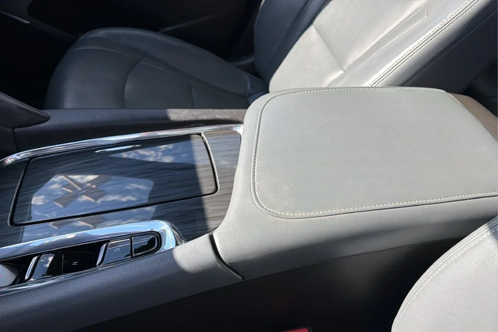 Used 2023 Includes Pitch Dark Night lower exterior accent color.) Buick Essence image 33