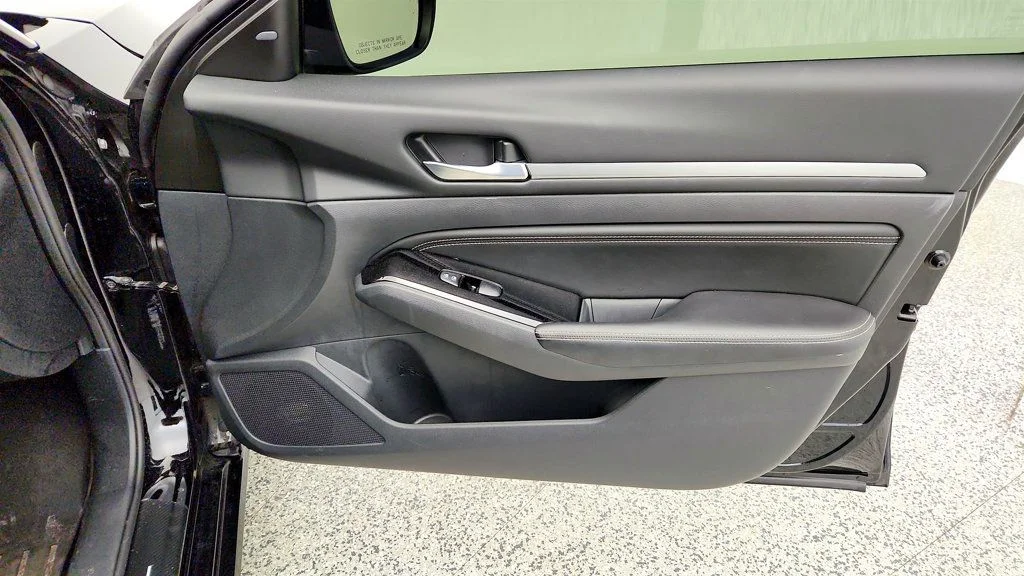 Used 2023 Super Black Nissan 2.5 SV Sedan w/ Moonroof, ProPILOT Assist & 12.3-Inch Touchscree image 25