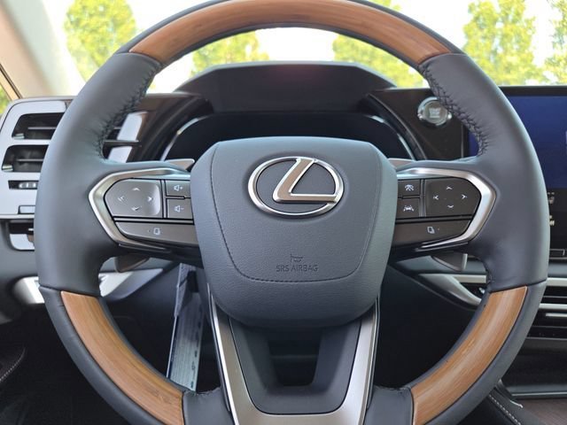 New 2026 Eminent White Pearl Lexus PREMIUM PLUS image 45