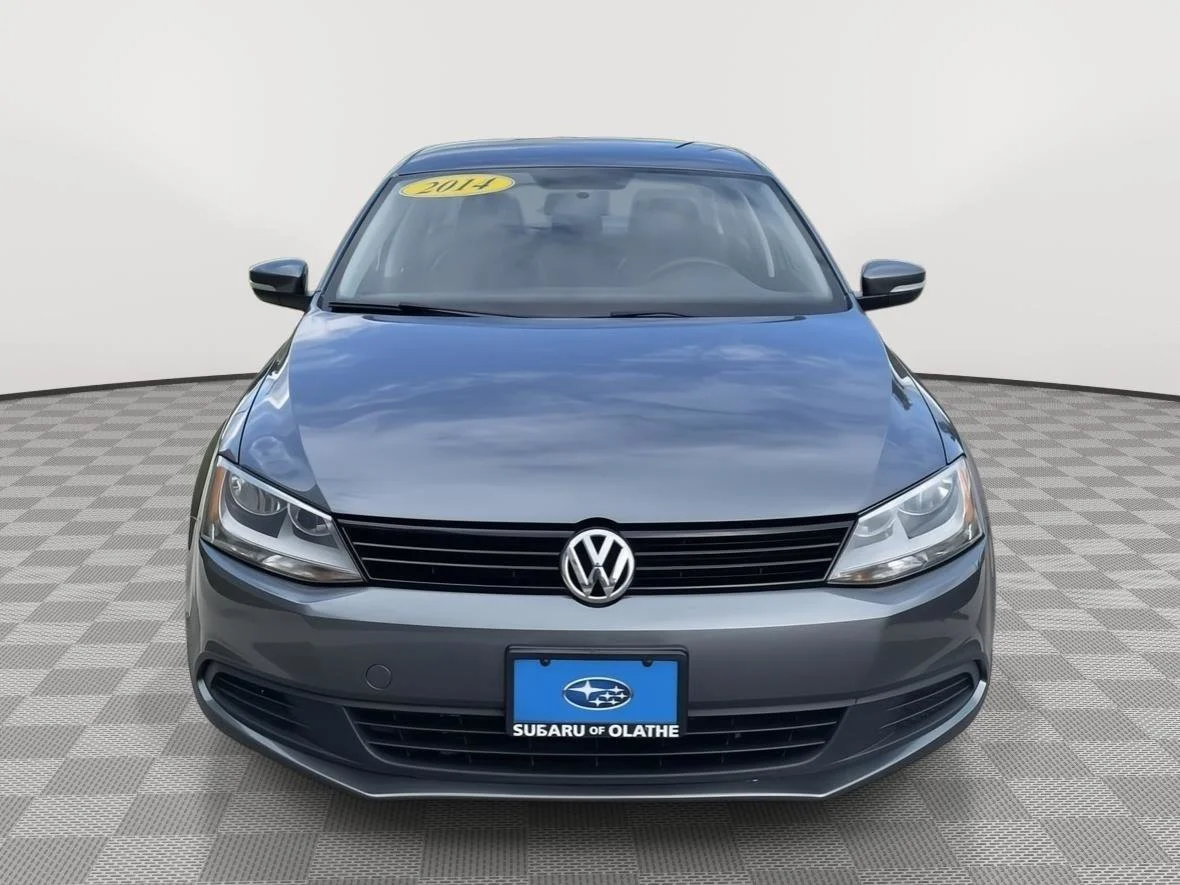 Used 2014 Platinum Gray Metallic Volkswagen SE image 9