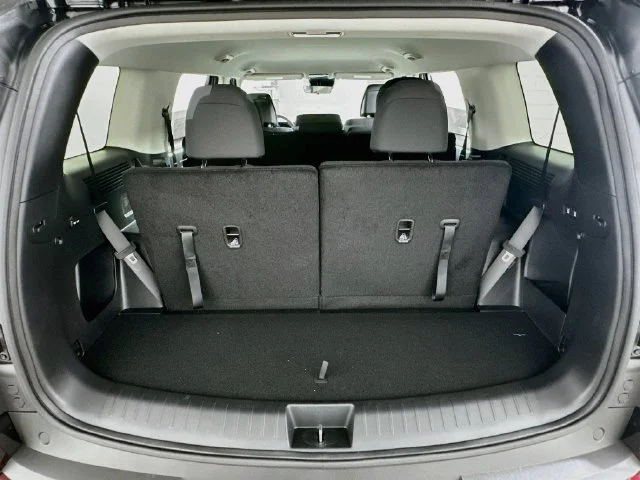 New 2027 Black Hyundai SE image 21