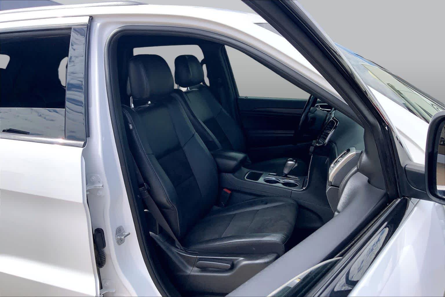 Certified Used 2021 Bright White Clearcoat Jeep Laredo X image 9