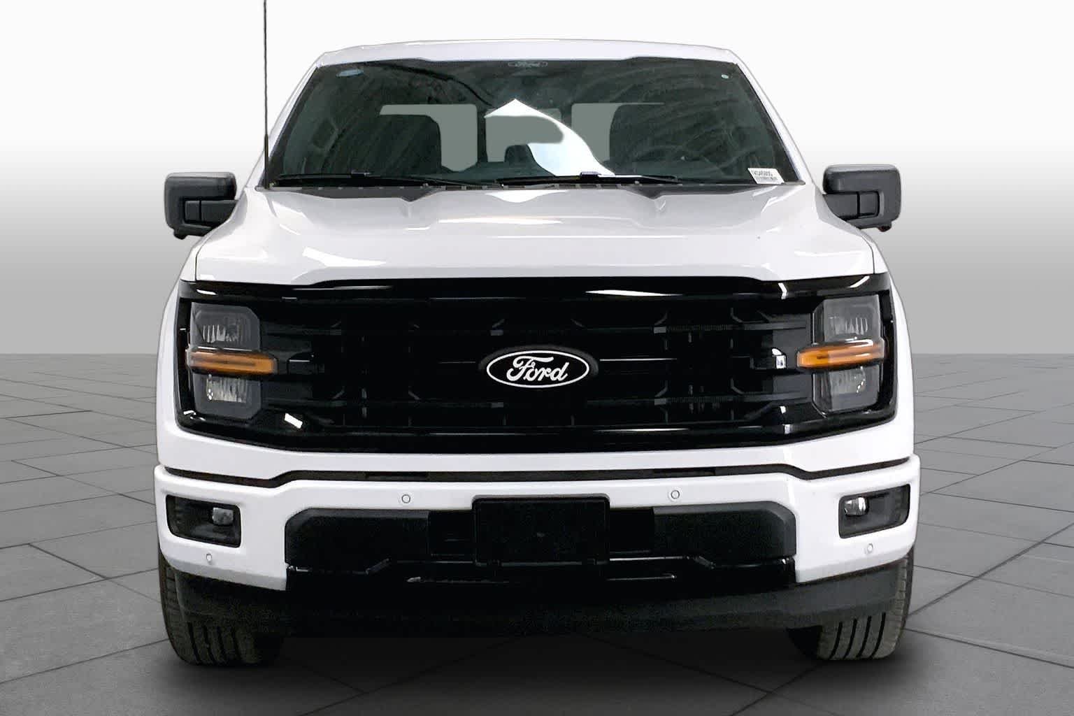 New 2026 Oxford White Ford XLT image 3