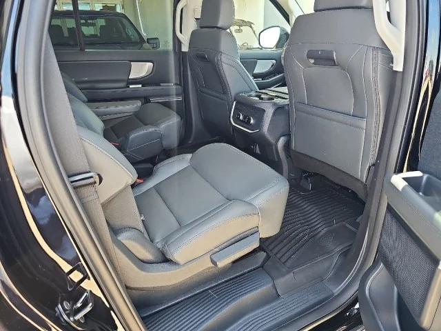 New 2026 Agate Black Metallic Ford MAX Active image 31