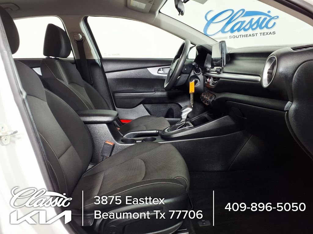 Used 2023 White Kia LXS image 13