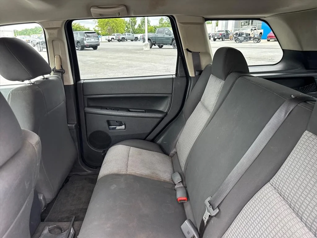 Used 2009 Green Metallic Jeep Laredo image 12