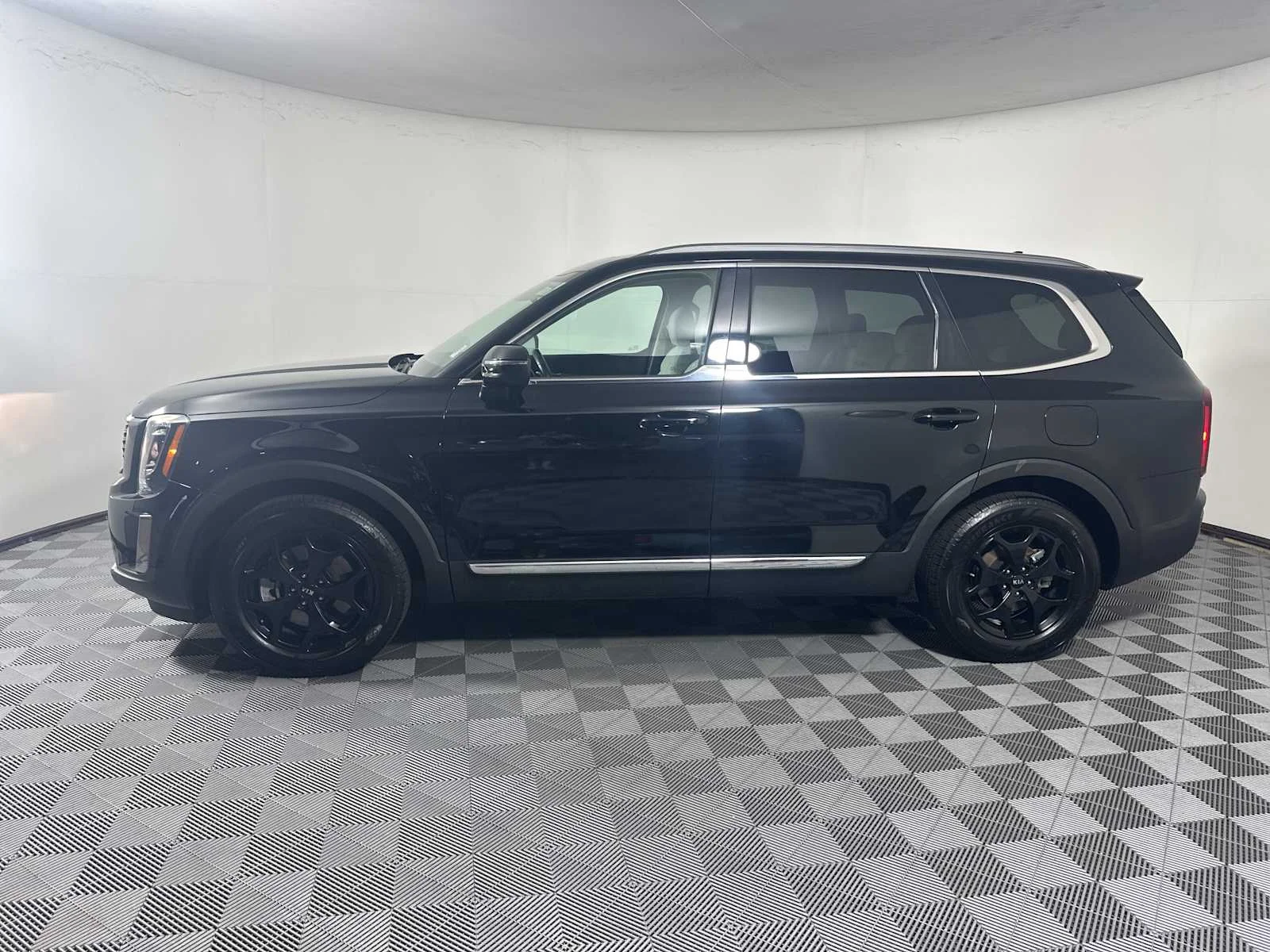 Certified Used 2020 Ebony Black Kia EX image 4
