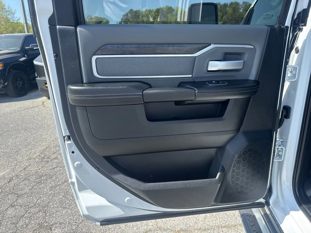 Used 2023 White Ram Big Horn image 26