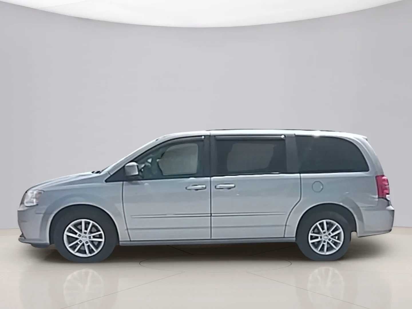 Used 2015 Silver Dodge SXT image 2