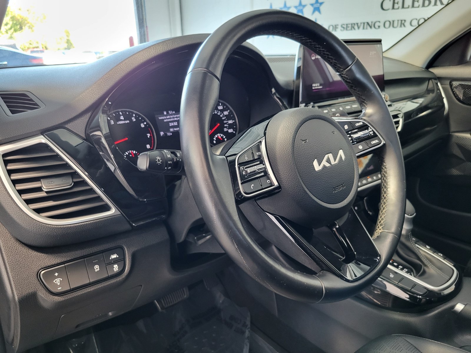 Used 2022 Gray Kia EX image 10