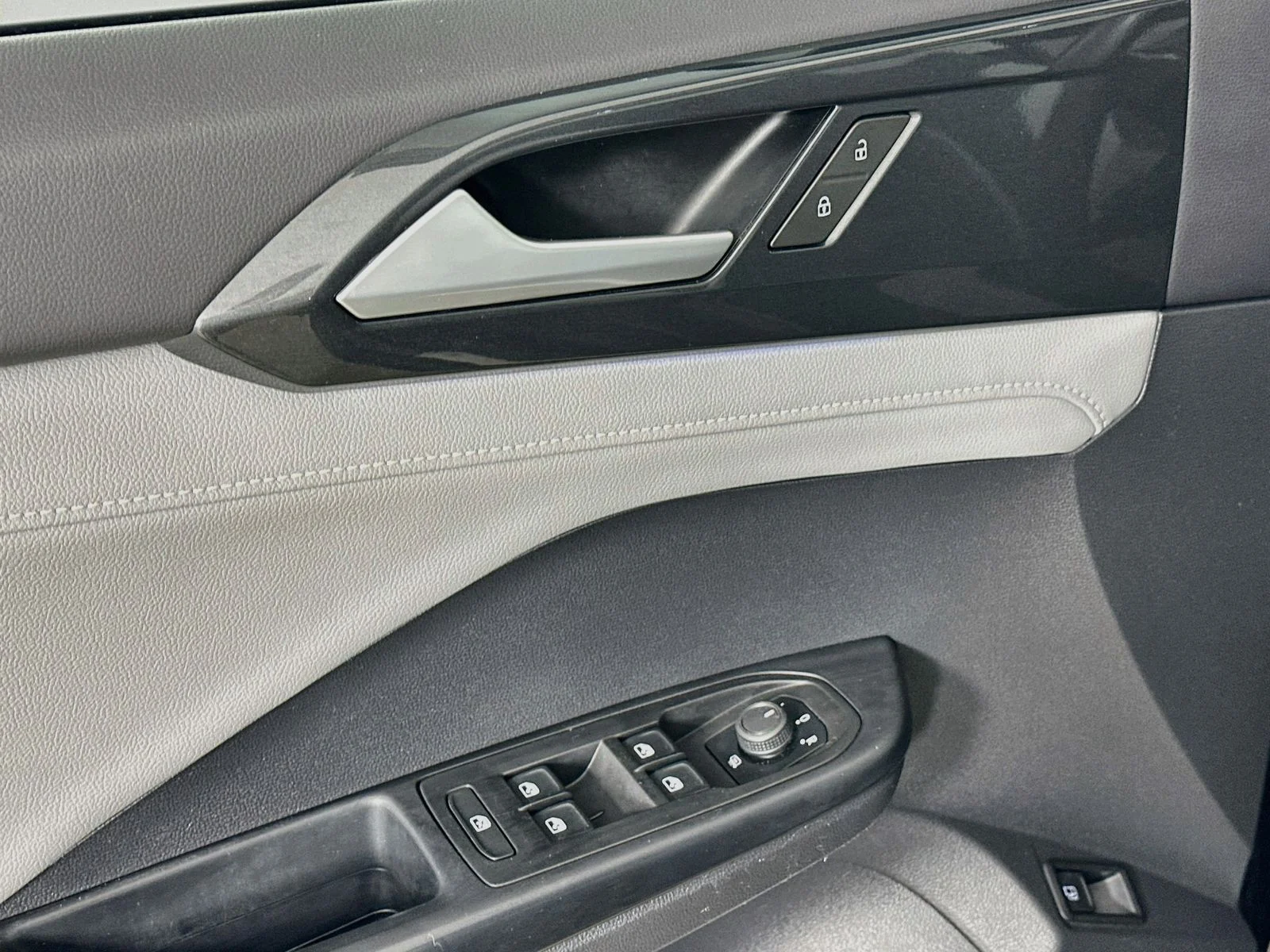 Used 2022 Black Volkswagen  image 18
