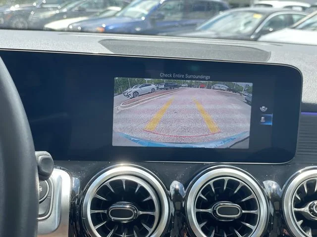 Used 2022  Mercedes-Benz GLB 250 image 28