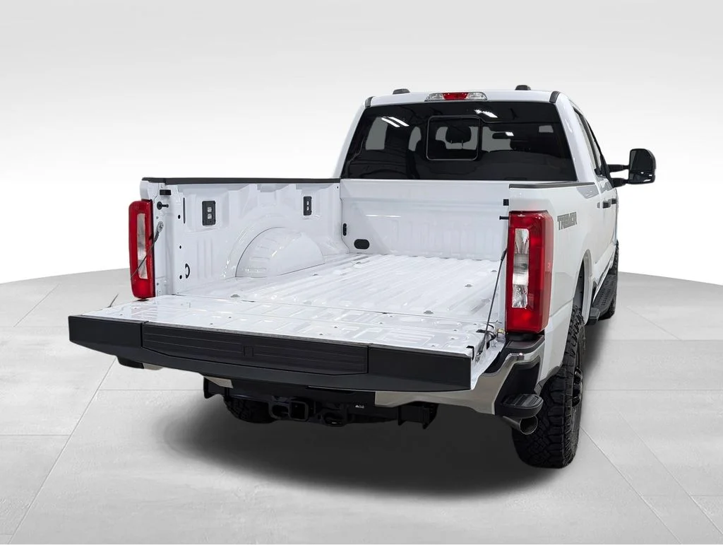 New 2026 Oxford White Ford F-250® XLT image 23