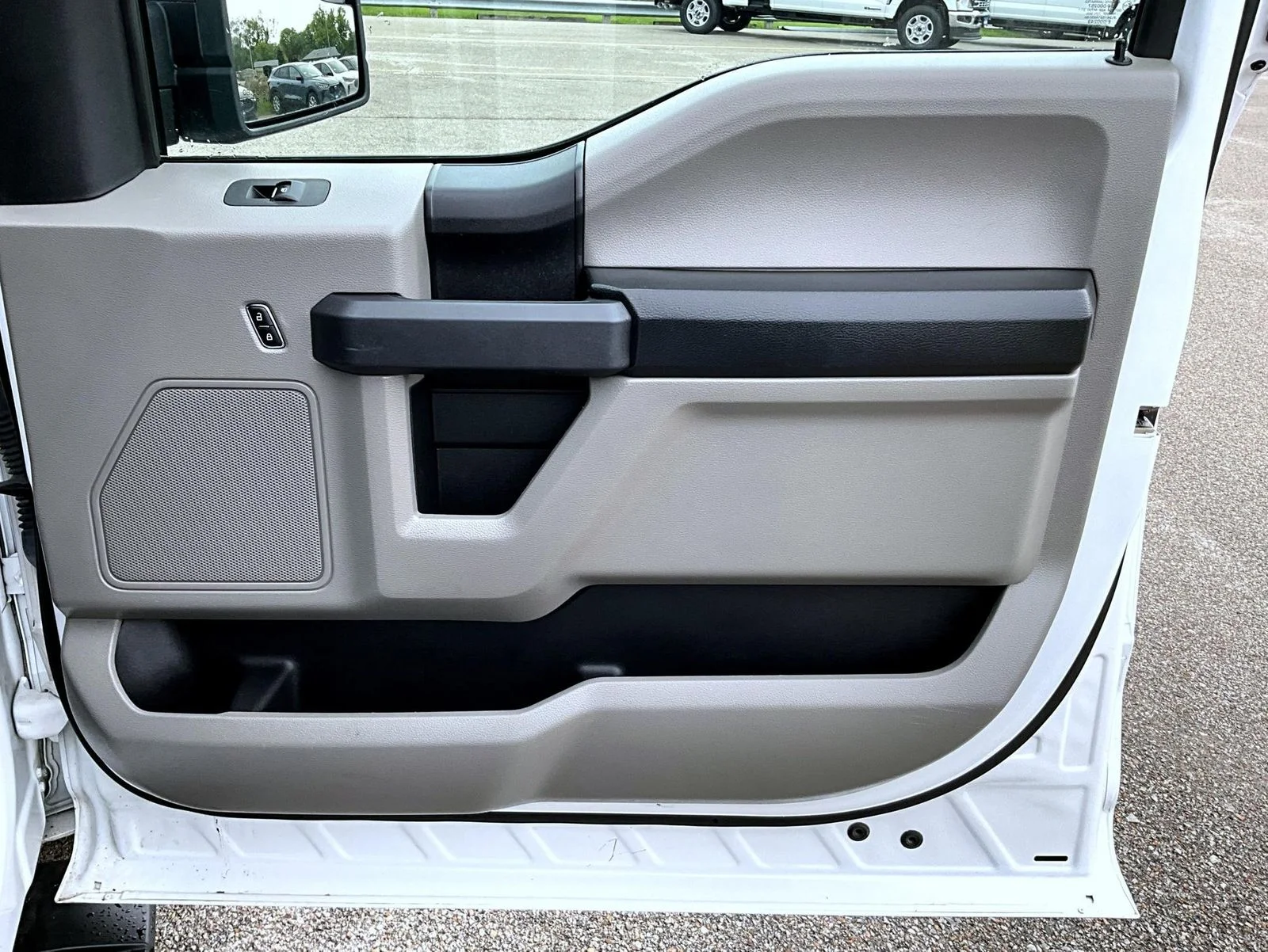 Used 2019 White Ford XL image 17