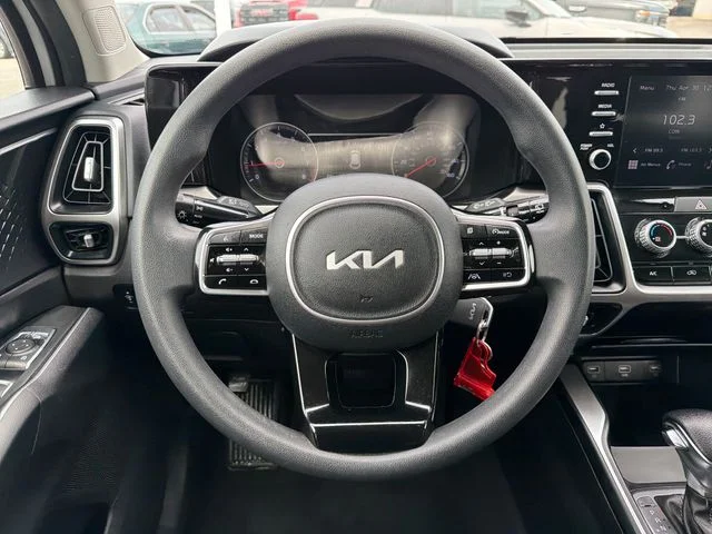 Used 2022 White Kia LX image 10