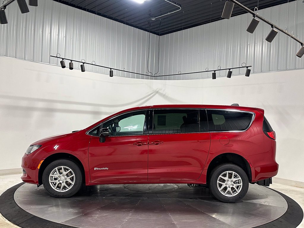 Used 2027 Red Chrysler Wheelchair Accessible-LX image 14
