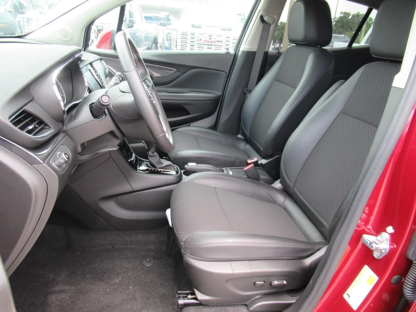 Used 2022  Buick Preferred image 18