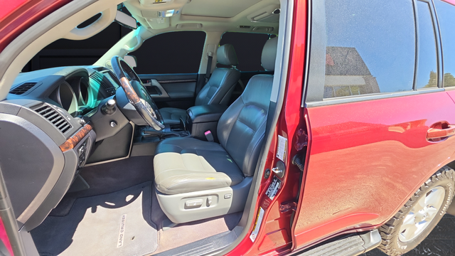 Used 2008 Red Toyota Base image 9