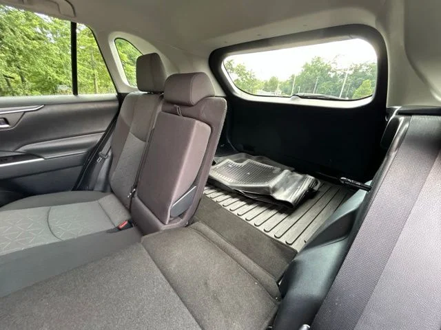 Used 2020  Toyota XLE image 36