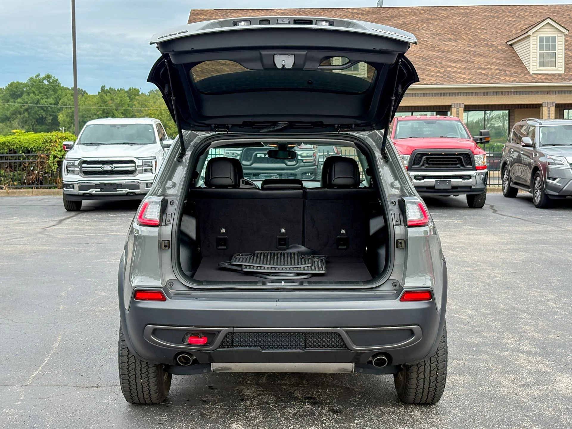 Used 2022 Gray Jeep Trailhawk image 36