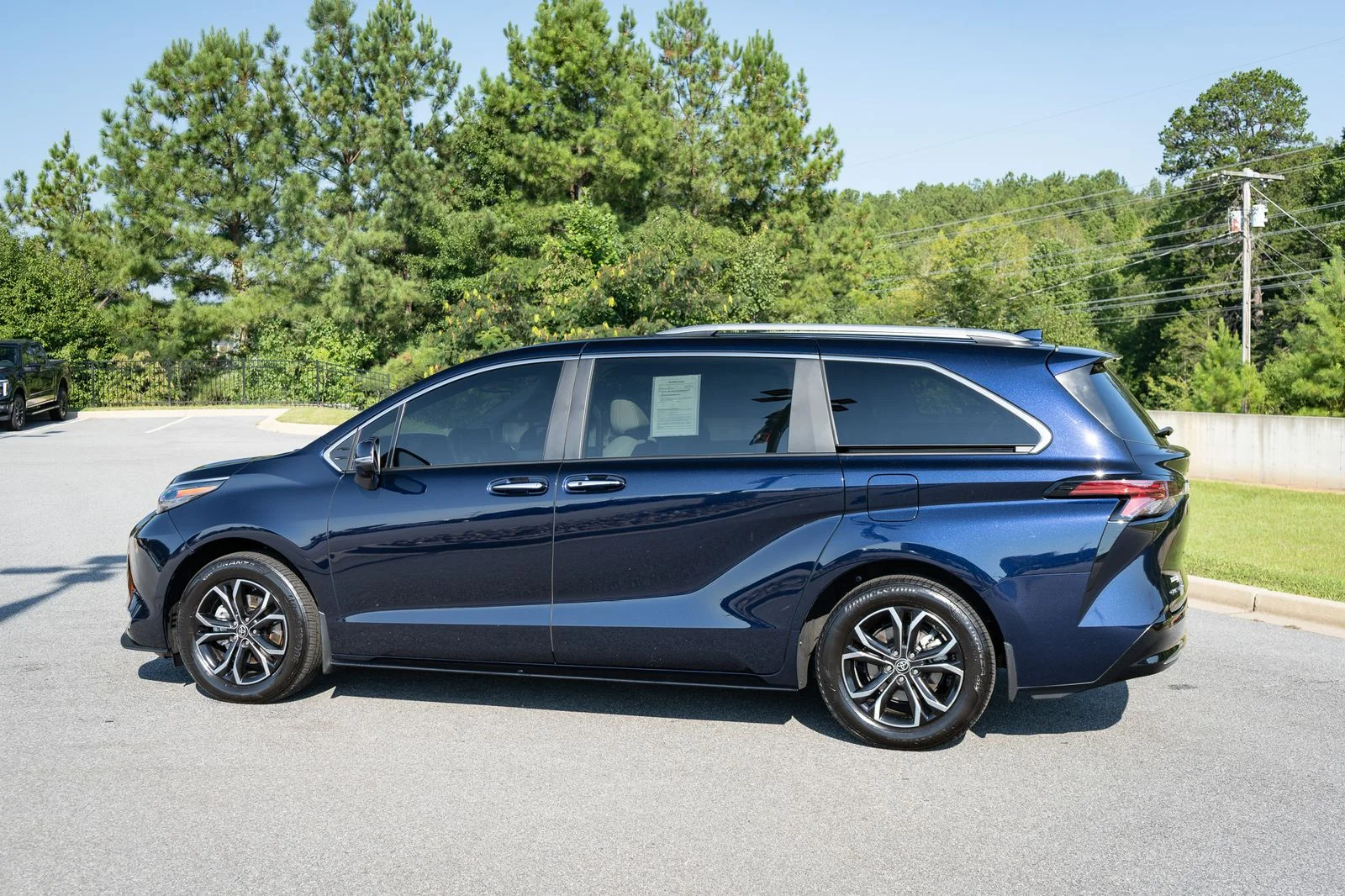 Used 2025  Toyota Platinum image 7