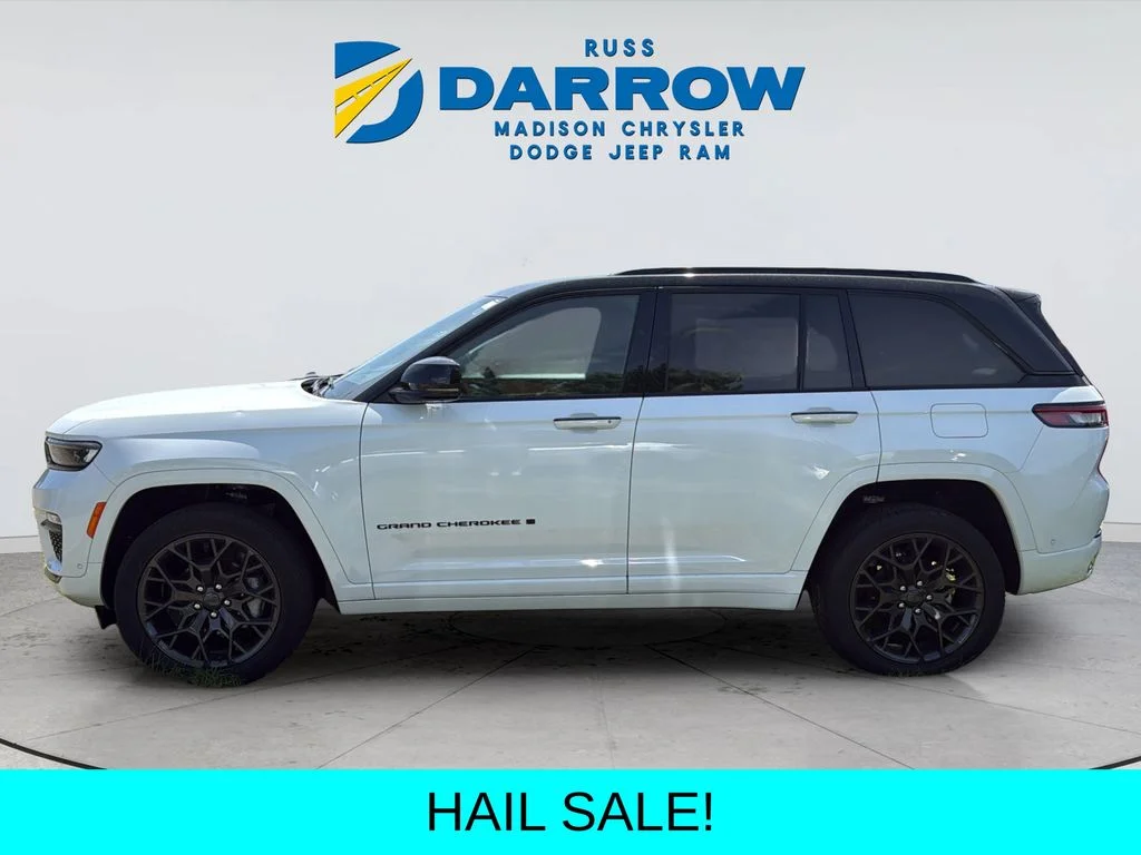 New 2025 Bright White Clear-Coat Exterior Paint Jeep Summit Reserve image 3