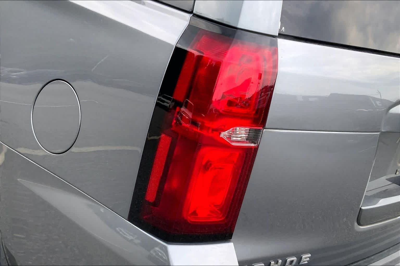 Used 2018 Satin Steel Metallic Chevrolet Premier image 27