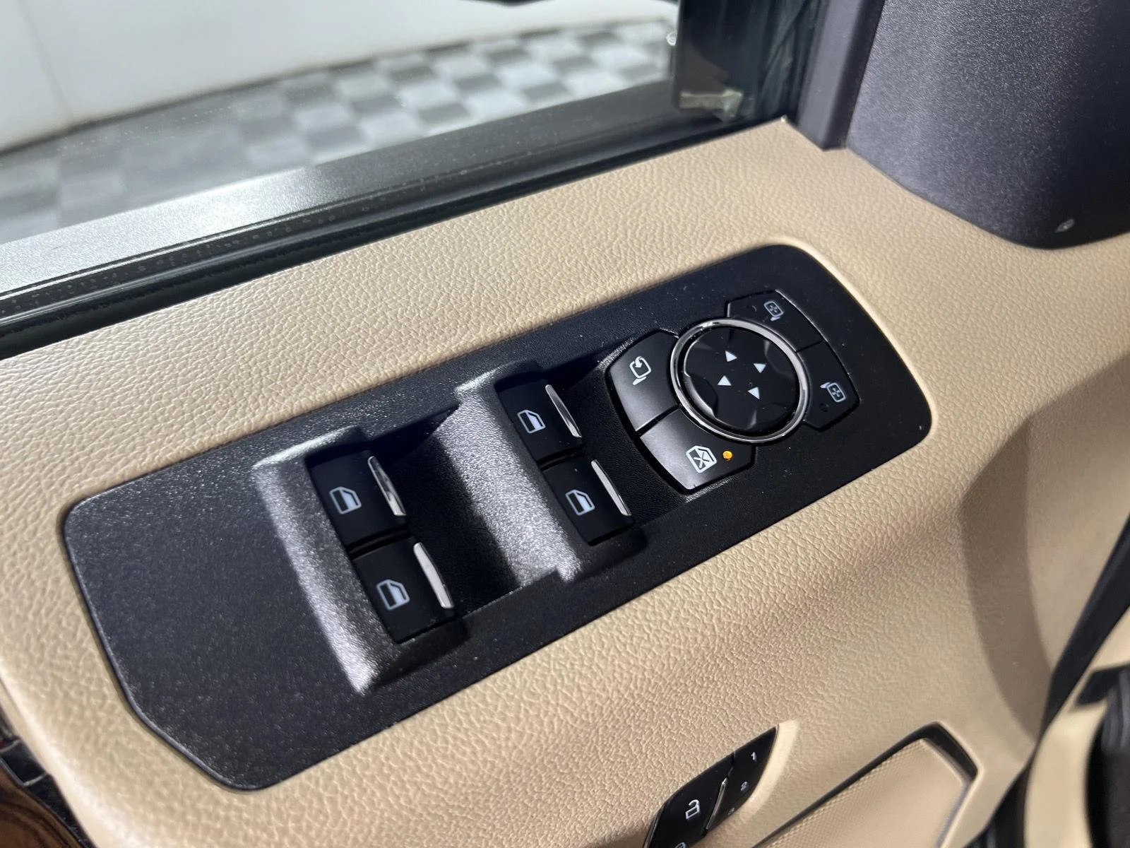 Used 2019 Agate Black Ford LARIAT image 9
