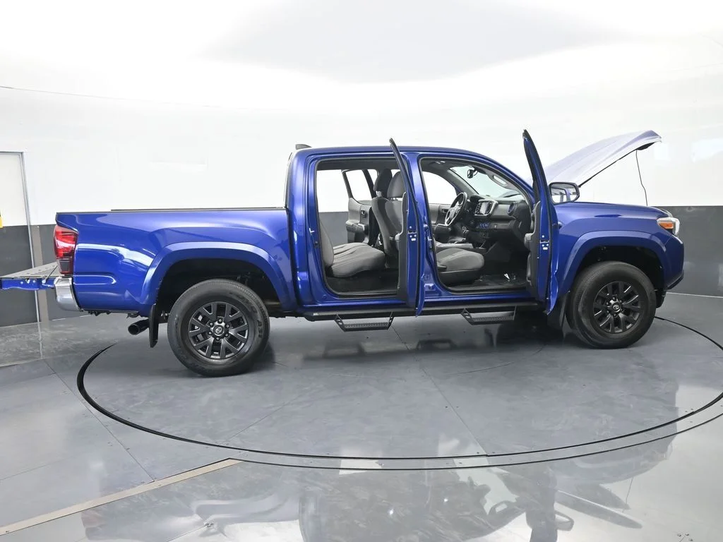 Used 2022 Blue Toyota SR5 image 58