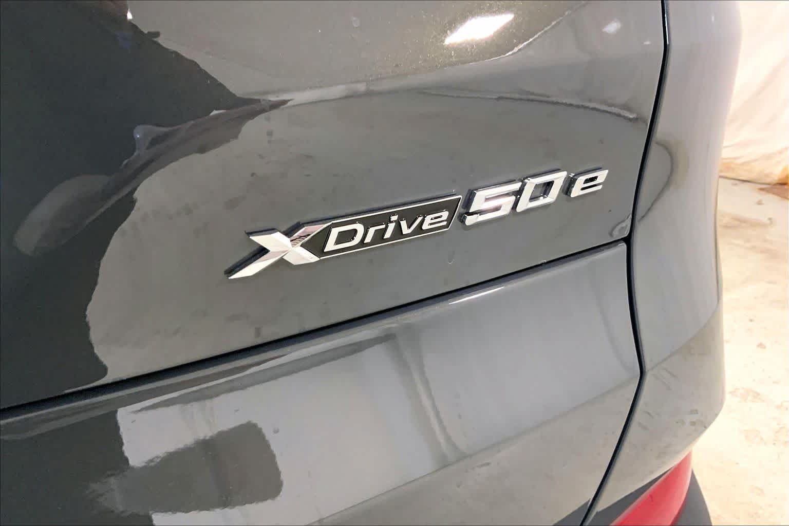 New 2026 Dravit Grey Metallic BMW xDrive50e image 15
