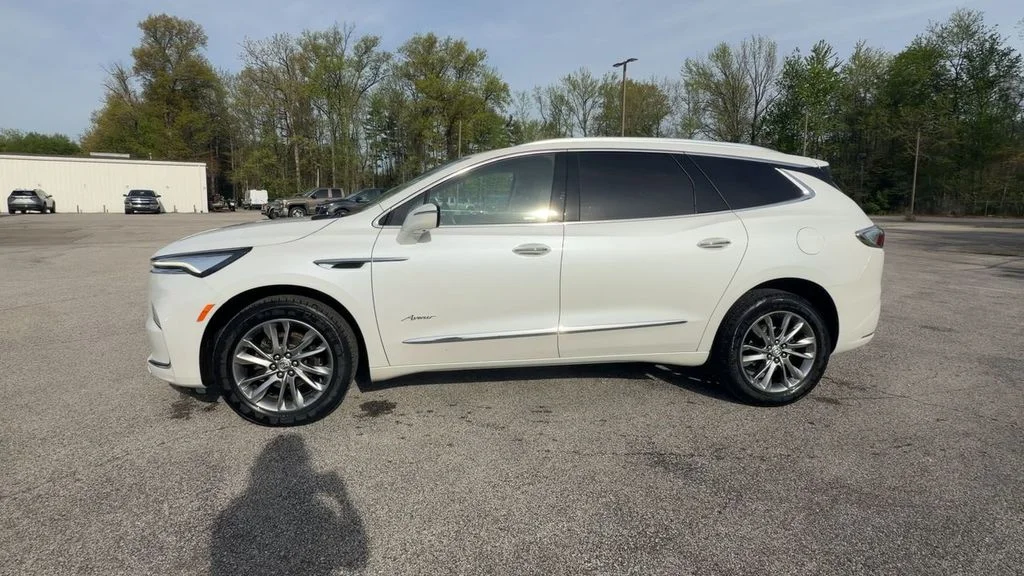 Used 2023 White Buick Avenir image 5