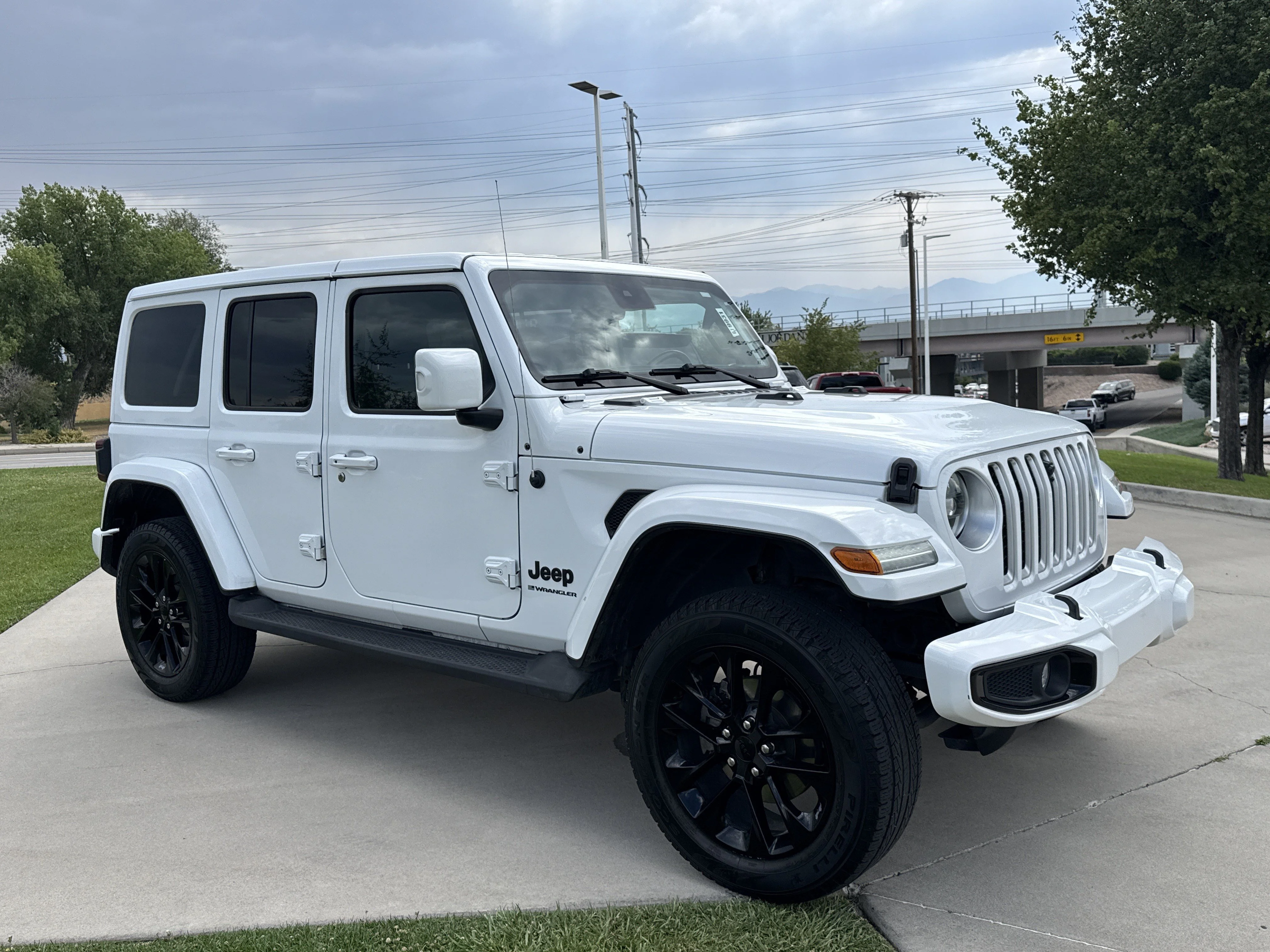 Used 2023 Bright White Clearcoat Jeep High Altitude image 8