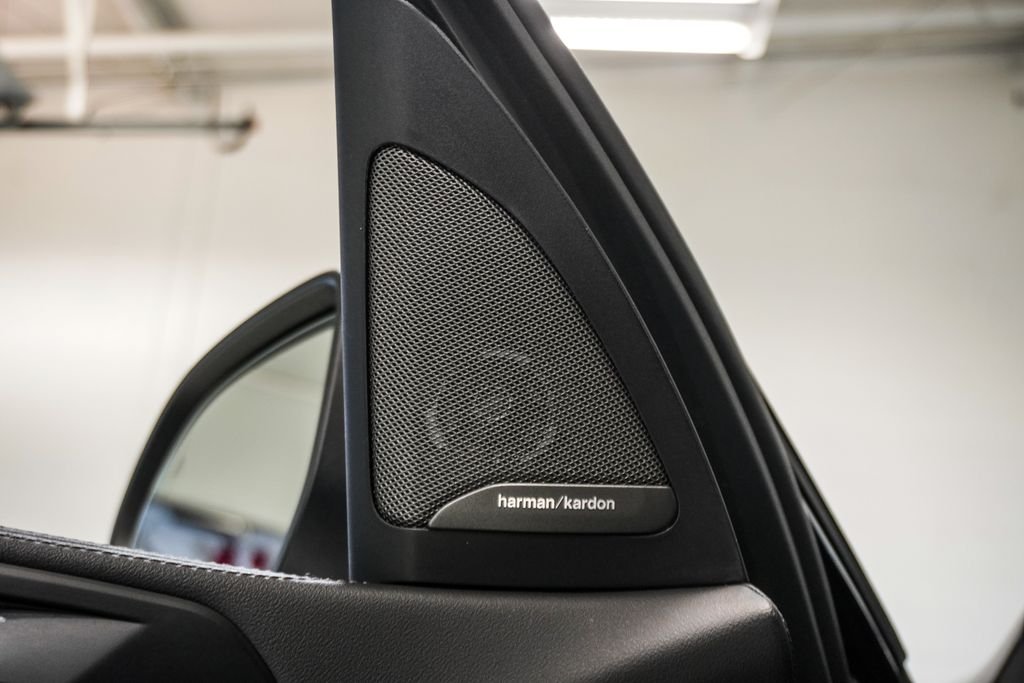 Used 2024 Black BMW xDrive40i image 25