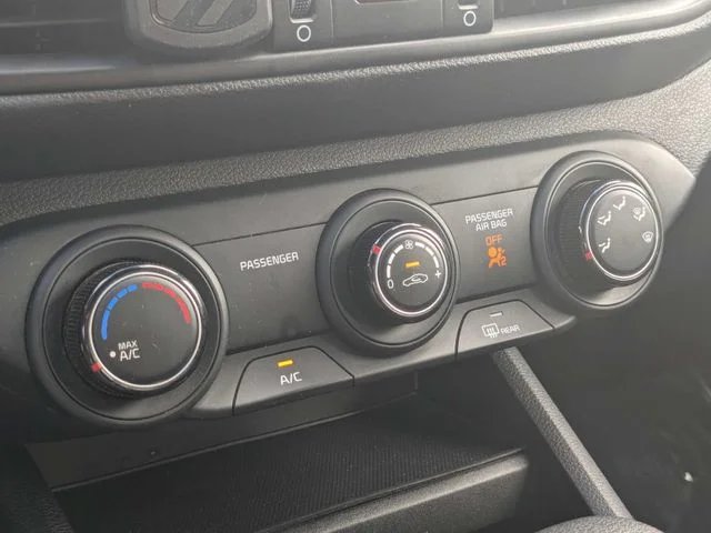 2023 Kia Forte LXS - Photo 30