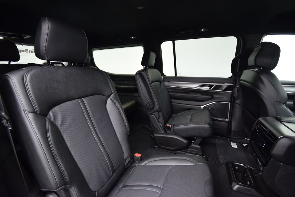 New 2026 High Gloss Black Exterior Paint Jeep Limited Altitude image 19