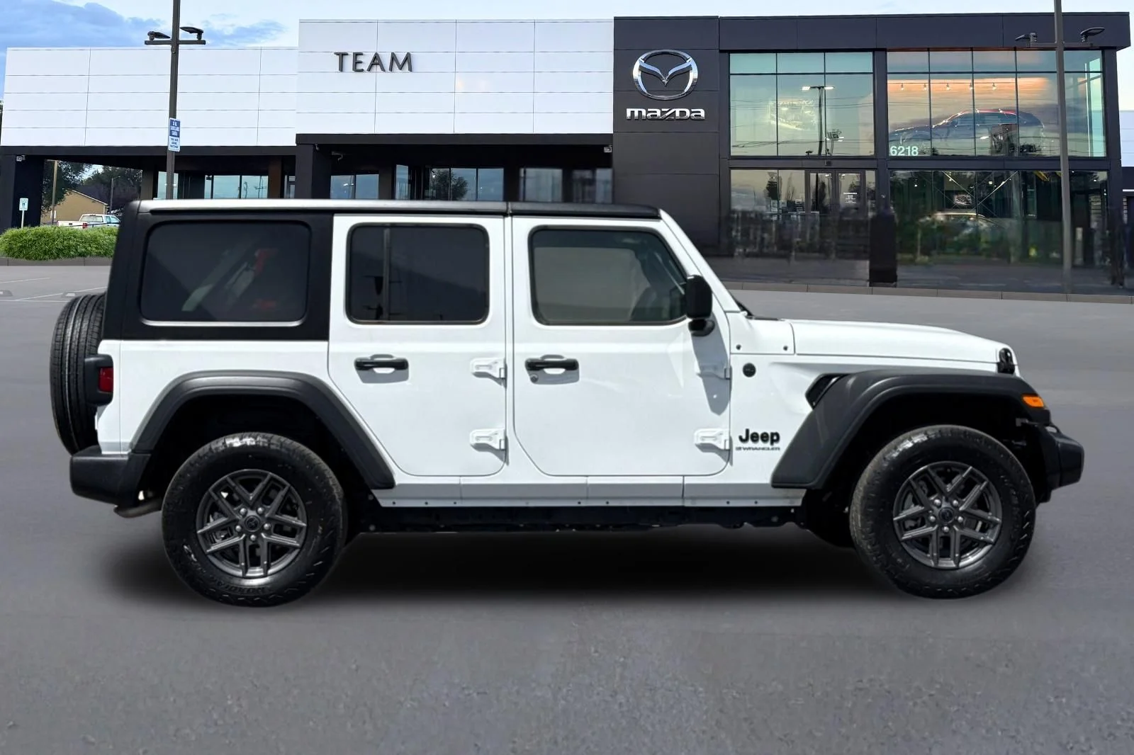Used 2025 White Jeep Sport S image 3