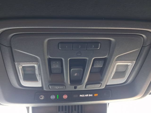 Used 2024 White Frost Tricoat GMC Denali Ultimate image 29