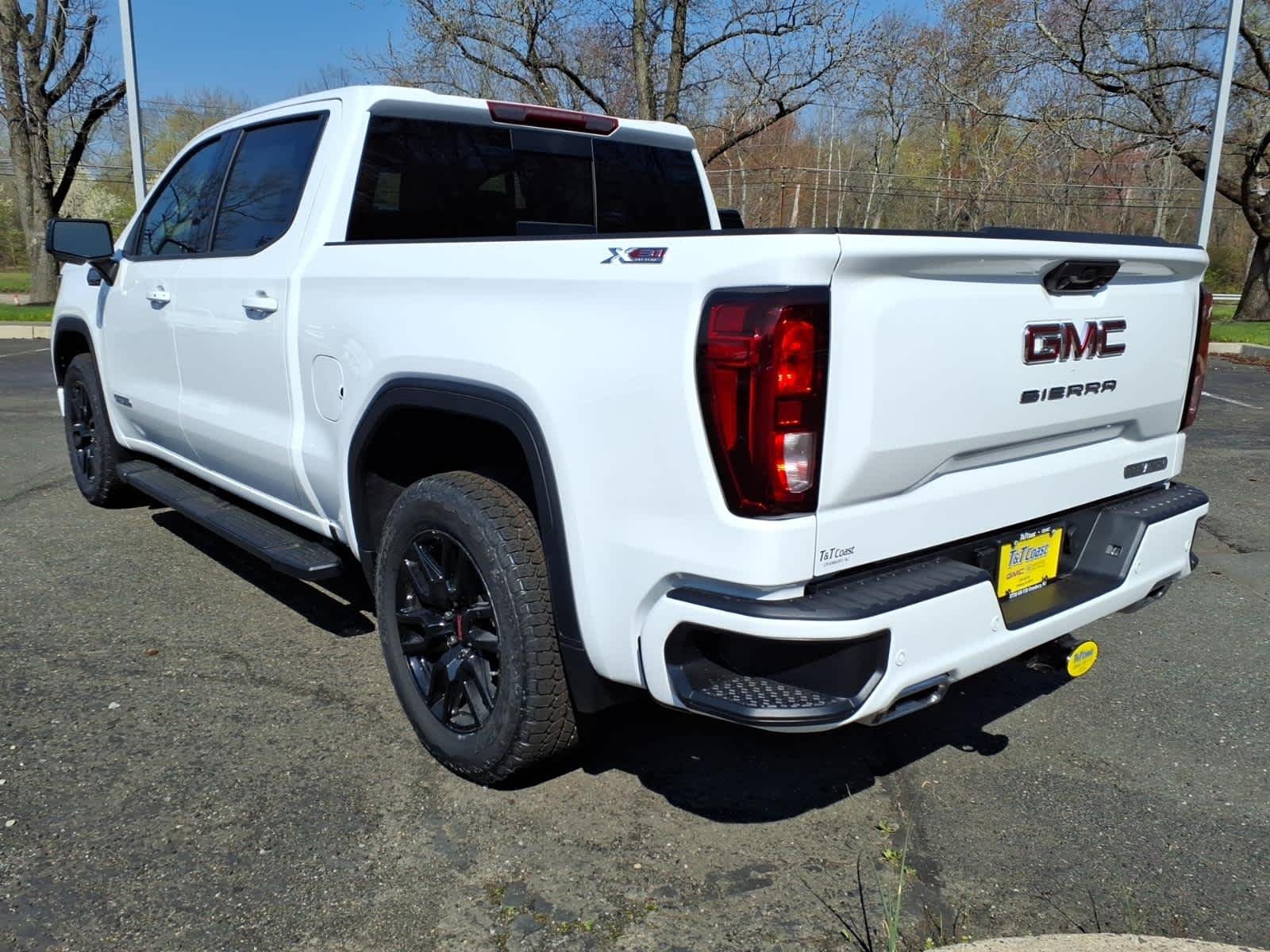 New 2026 Summit White GMC Elevation image 3