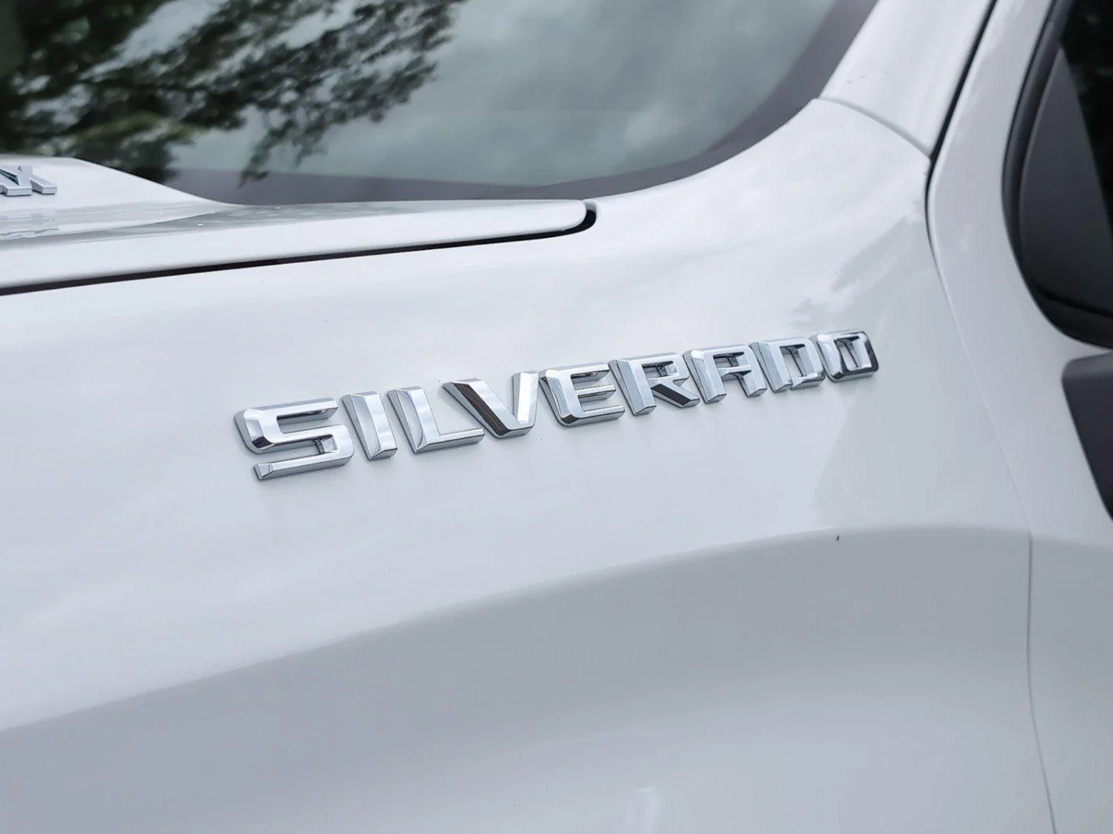 New 2026 Summit White Chevrolet RST image 10