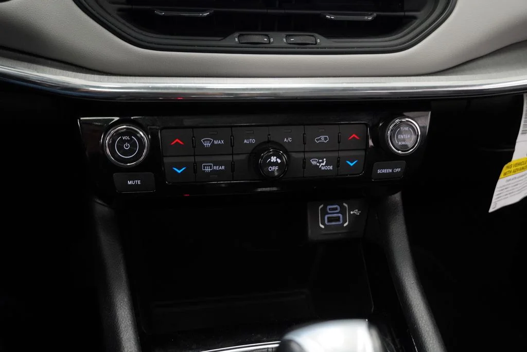 Used 2024 White Jeep Limited image 37