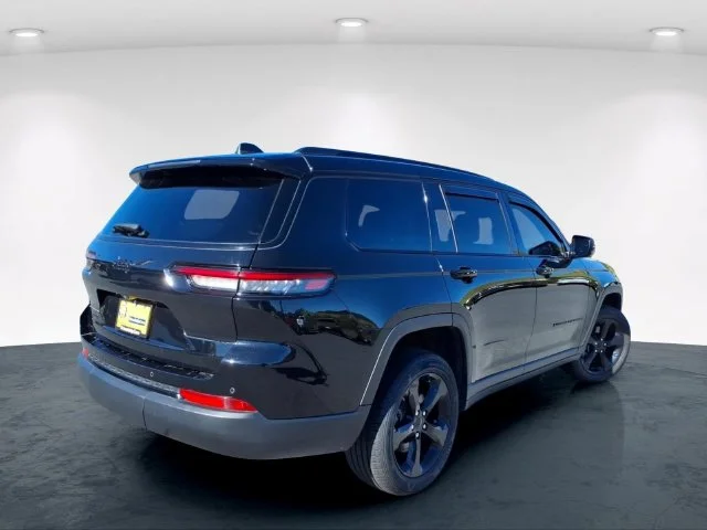 Used 2023 Black Jeep Altitude X image 8