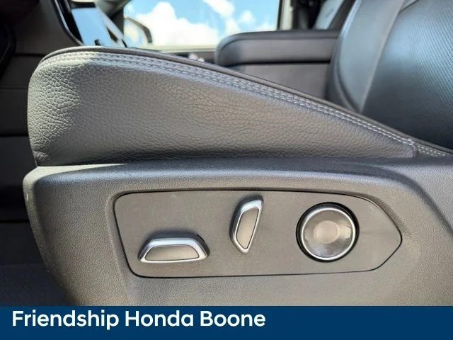 Used 2025 Silver GMC Denali image 18