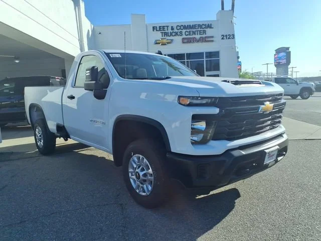 New 2026 Summit White Chevrolet WT image 19