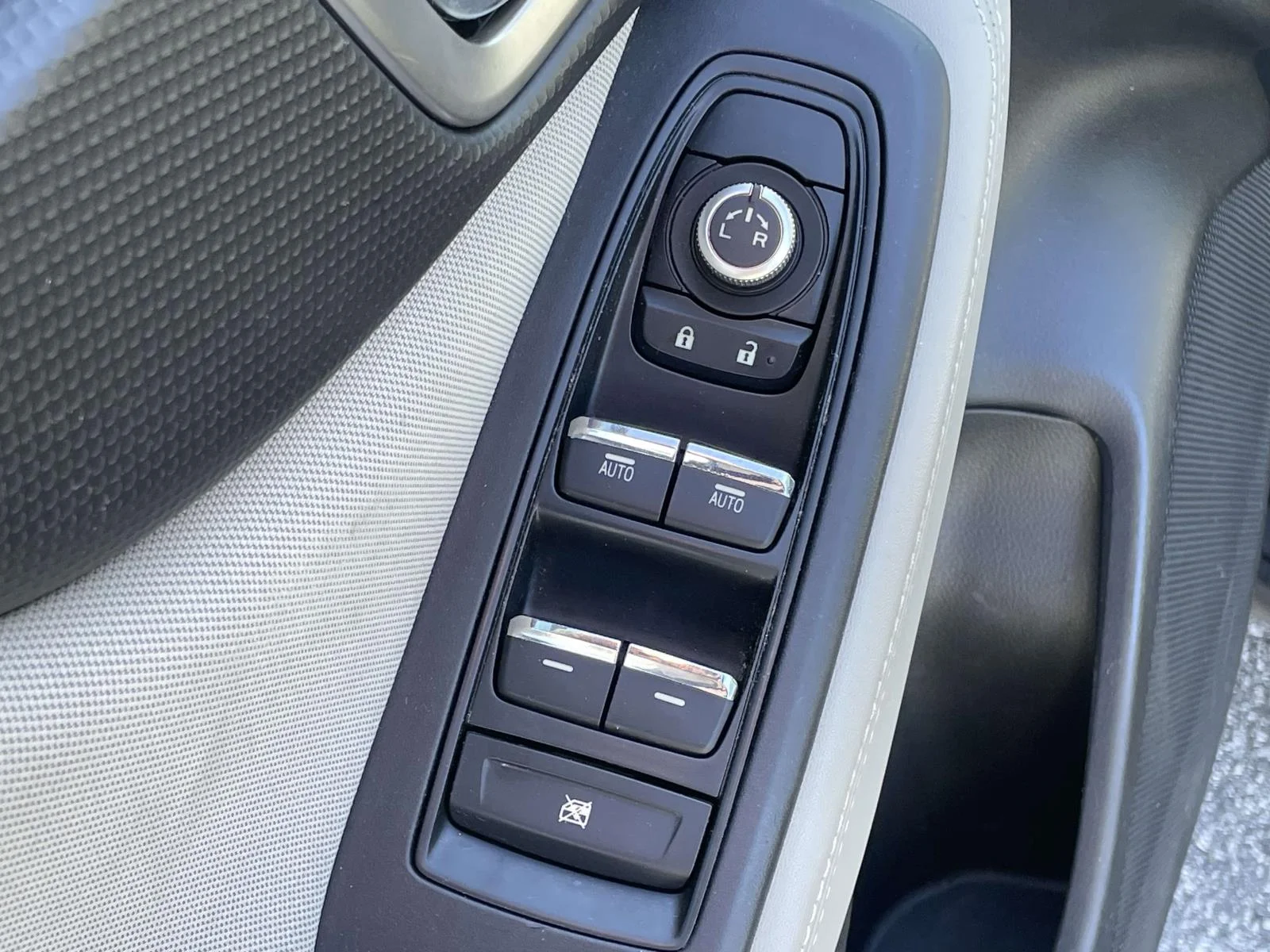 Used 2019 Crystal Black Silica Subaru Premium image 6