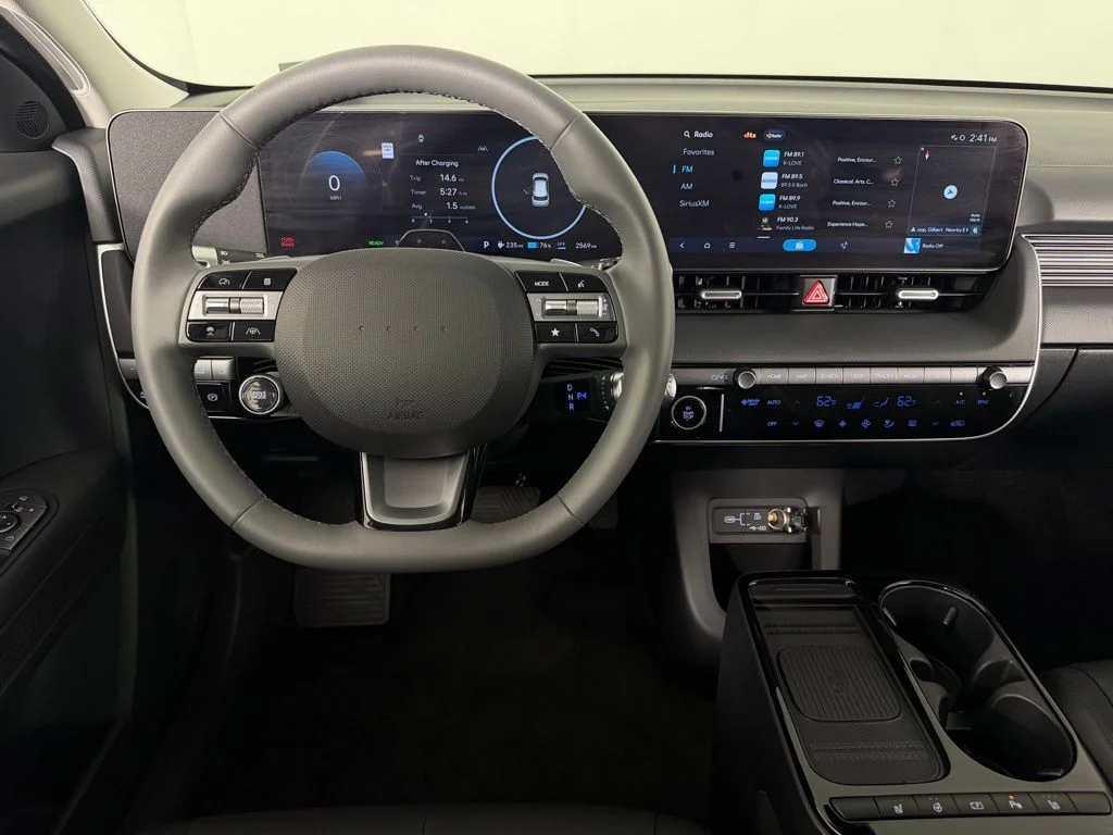 Used 2025 White Hyundai SEL image 13