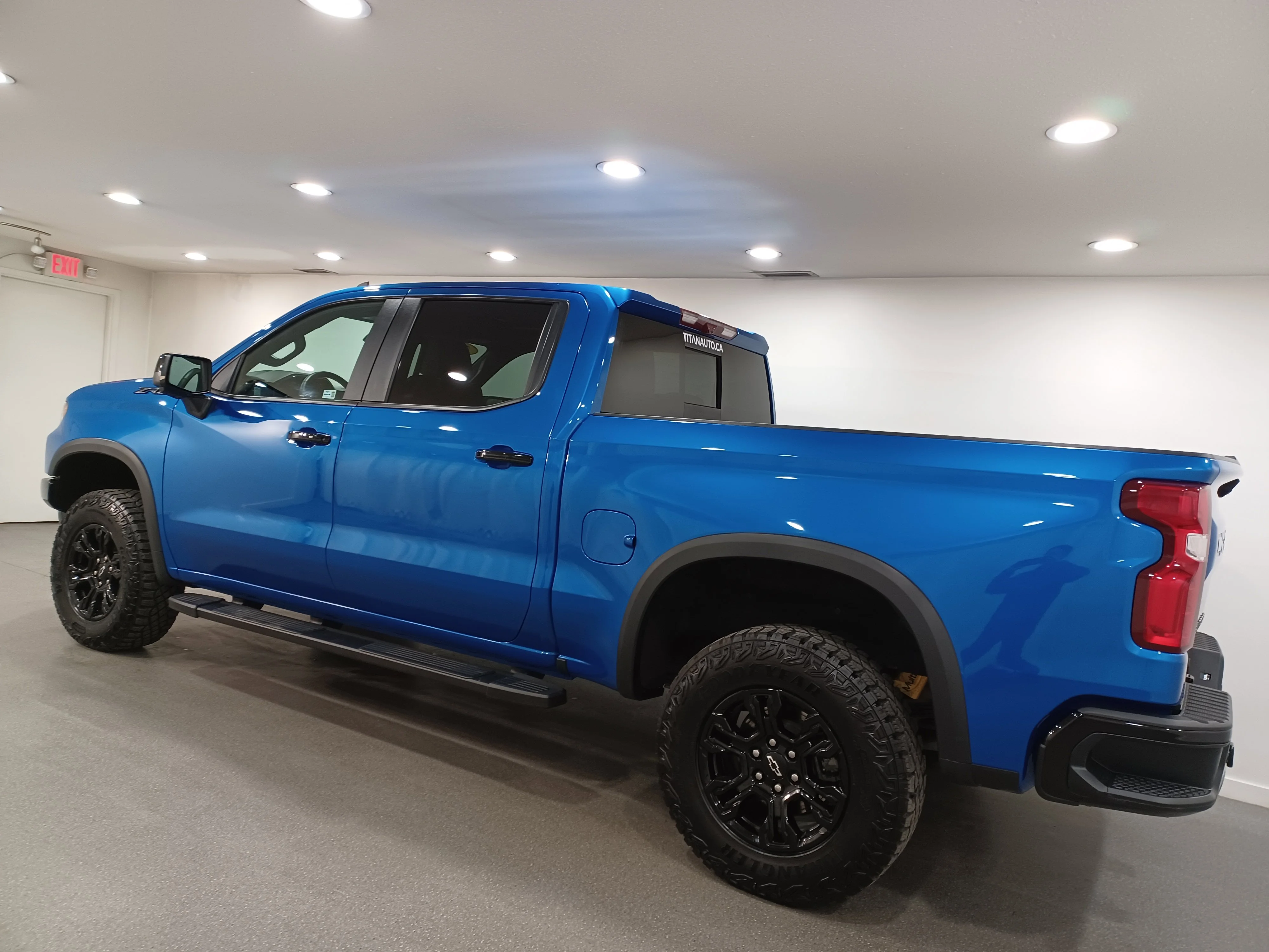 Certified Used 2024 Glacier Blue Metallic Chevrolet ZR2 4x4*Adaptive Cruise | Remote Start | Nav | Head Up Display | Cooled Leather | Htd Steering Wheel image 7