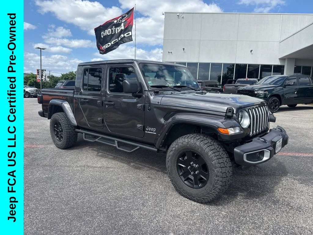 2022 Jeep Gladiator Overland's photo