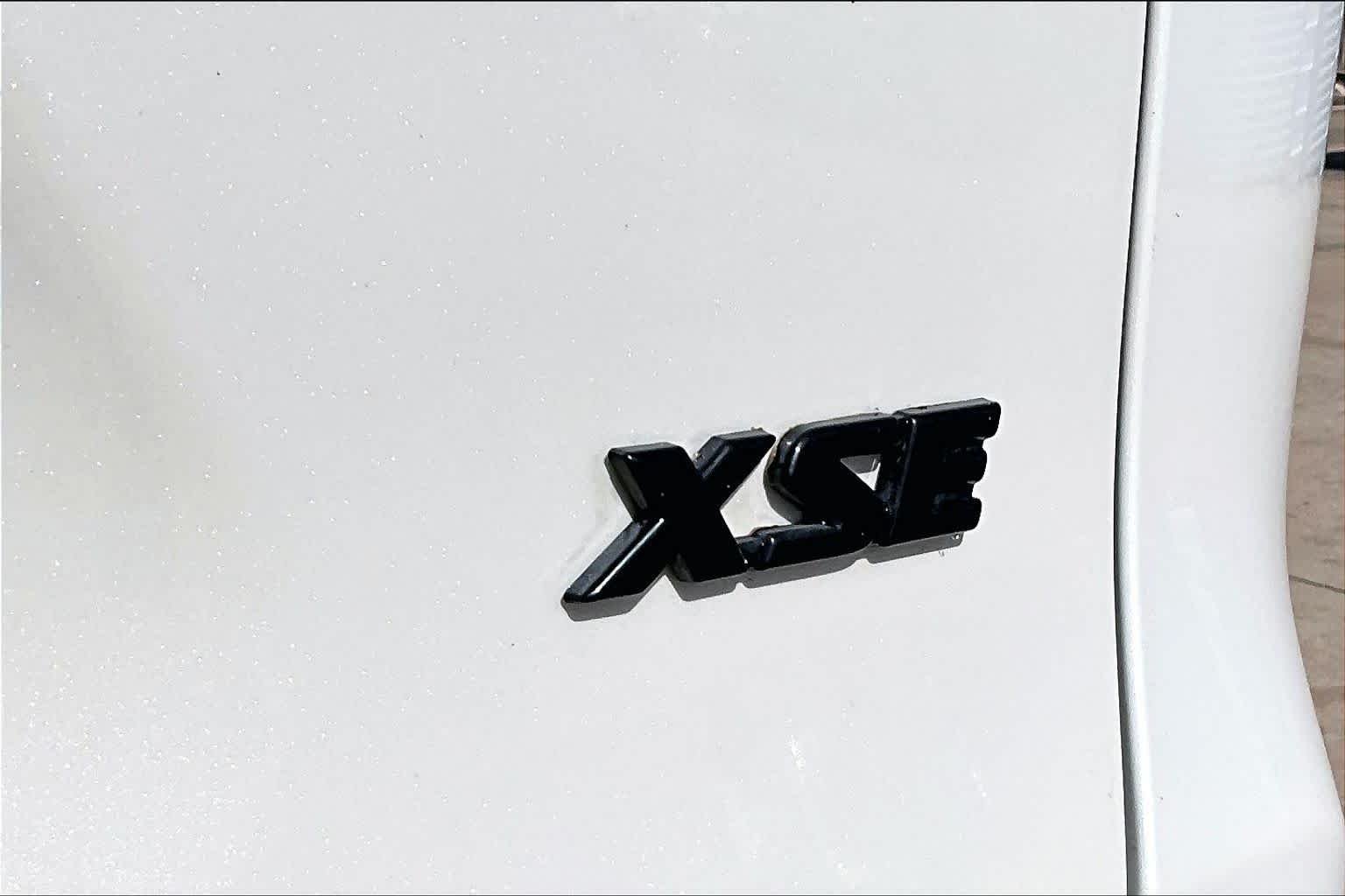 Used 2022 Blizzard Pearl/Midnight Black Metallic Toyota XSE image 10